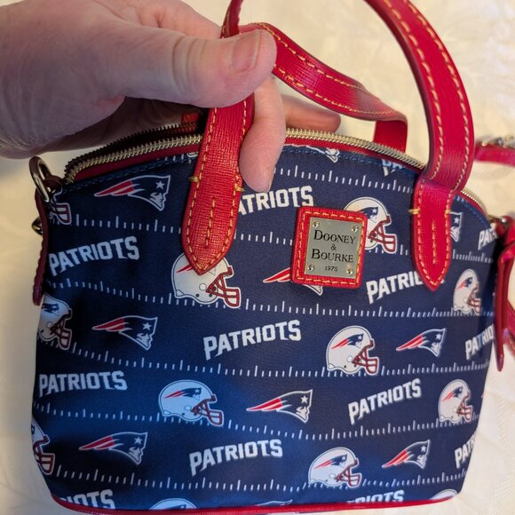 DOONEY & BURKE PATRIOTS HANDBAG SUKI/CROSSOVER W/DETACHABLE HANDLE - Picture 1 of 4
